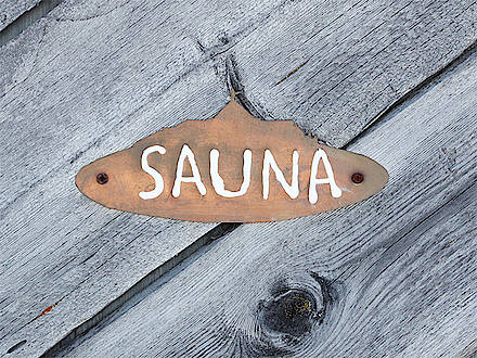 Eine Schild, auf dem Sauna steht
