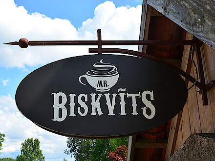 Kaffeeschild bei Burg Turaida in Lettland im Baltikum