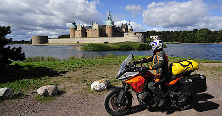 Mit dem Motorrad auf Tour in Schweden bei Schloss Kalmar