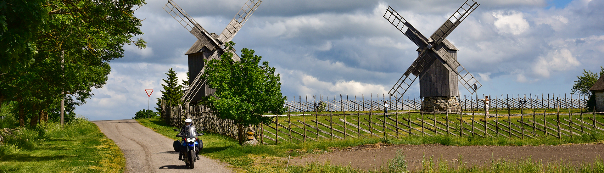 Motorradfahrer auf der Insel Saaremaa in Estland im Baltikum - auf Tour mit Feelgood Reisen