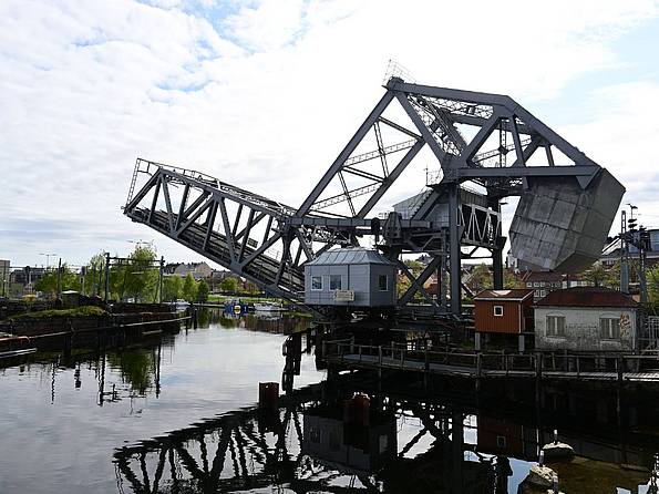 Eine Eisenbahnklappbrücke in Trondheim