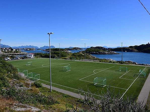Der Fußballplatz von Henningsvær