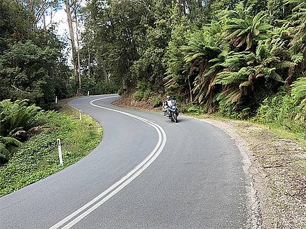 Kurven fahren mit dem Motorrad in Australien