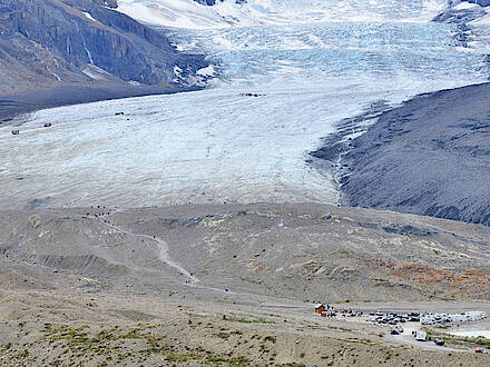 Ausblick auf einen Gletscher am Icefield Parkway in Kanada