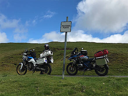 Mit Feelgood Reisen auf Single Tracks unterwegs in Schottland auf Motorradreise