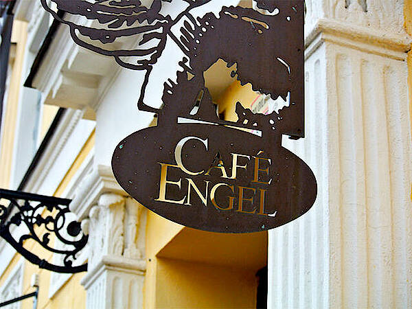 Das Schild des Cafés Engel in Helsinki