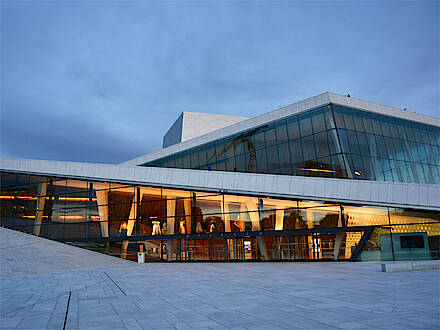 Die Oper von Oslo im Abendlicht