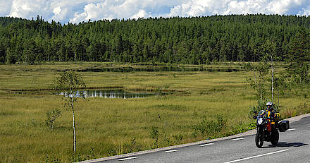 Motorradtour durch Schwedens weite Natur