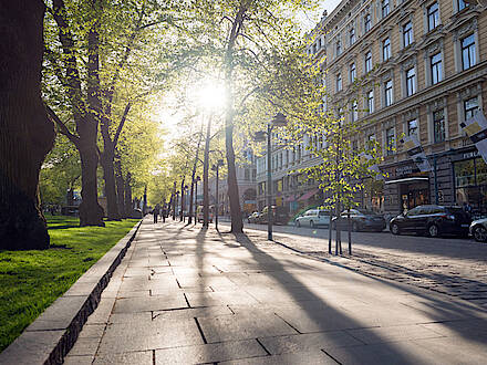 Die Straße Esplanaden in Helsinki im Morgenlicht