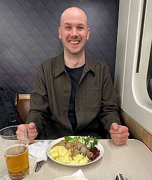 Abendessen im Bordrestaurant der finnischen Bahn