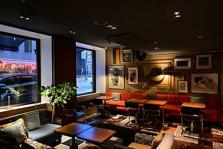 Teile der Bar des Restaurants Or des Solo Sokos Hotel Torni in Helsinki