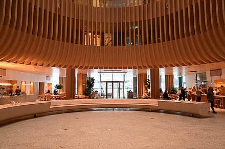 Die Lobby des Solo Sokos Hotel Pier 4 in Helsinki