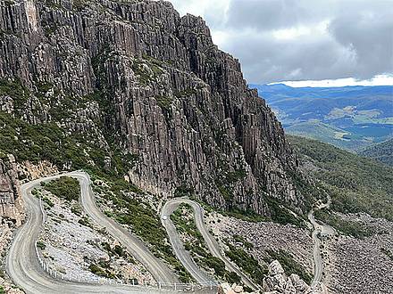 Traumrevier zum Motorradfahren: Serpentinen auf Tasmanien
