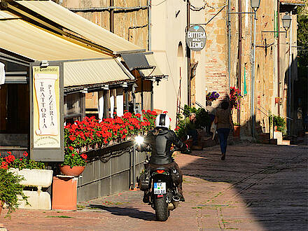Mit Feelgood Reisen auf Motorradtour in der Toskana in Italien