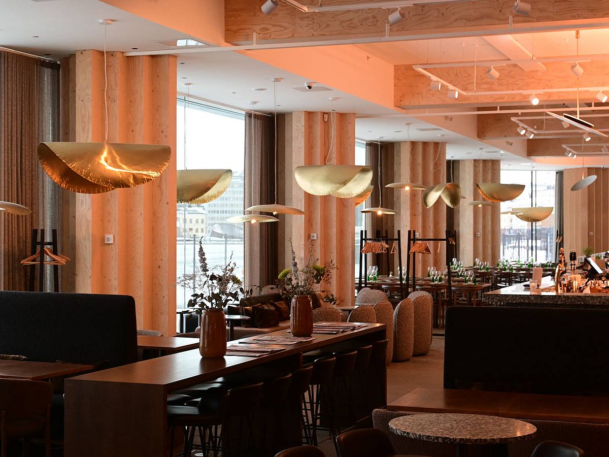 Das Restaurant Harbore mit Hafenblick im Slo Sokos Hotel Pier 4 in Helsinki