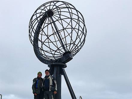 Nördlicher Wendepunkt einer Motorradtour mit Feelgood Reisen: Die Nordkap-Kugel in Norwegen!