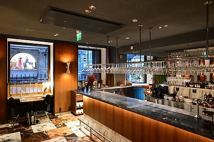Die Bar des Restaurants Or im Solo Sokos Hotel Torni in Helsinki