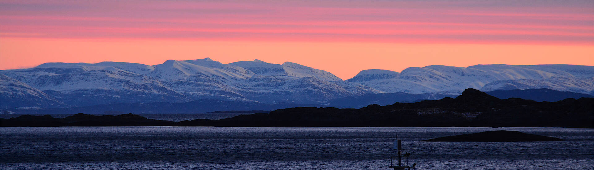 Morgendämmerung auf Værlandet in Norwegen