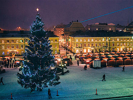 Weihnachtsbaum und Weihnachtsmarkt in Helsinki