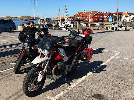 Motorräder während einer Pause in Tjörn