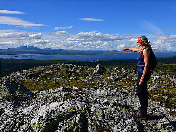Wandern in Norwegen mit Blick auf den See Femunden mit Feelgood Reisen