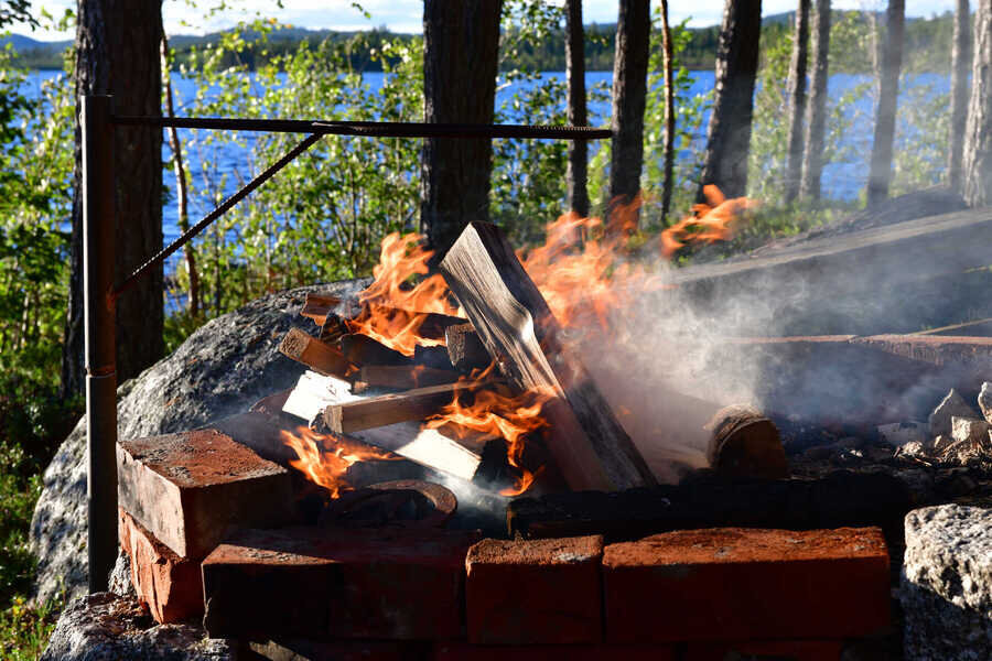 Lagerfeuer am See