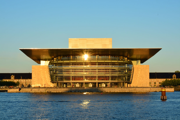 Die Oper von Kopenhagen im Abendlicht