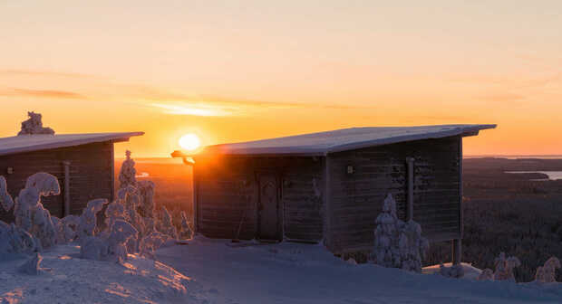 Sonnenuntergang über der Lodge bei Paltamo