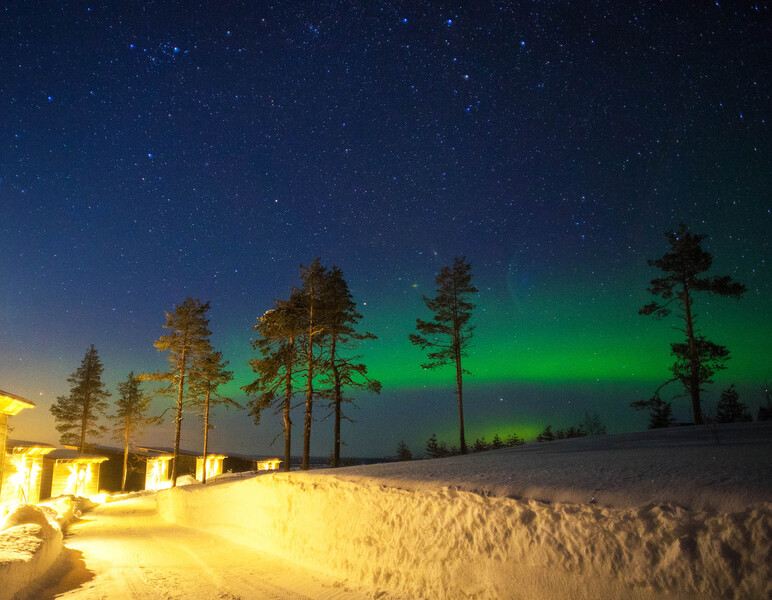 Polarlichter über der Lodge