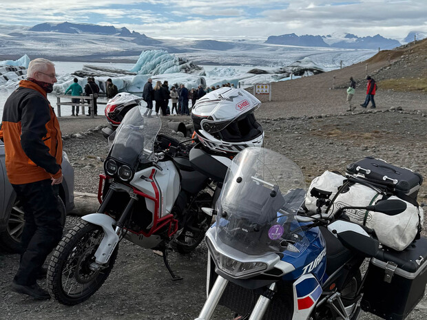 Pflichtstopp auf einer Motorradtour in Island: die Gletscherlagune