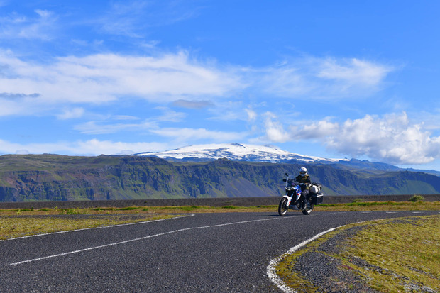 Die große Island-Runde mit dem Motorrad führt auch an Gletschern vorbei