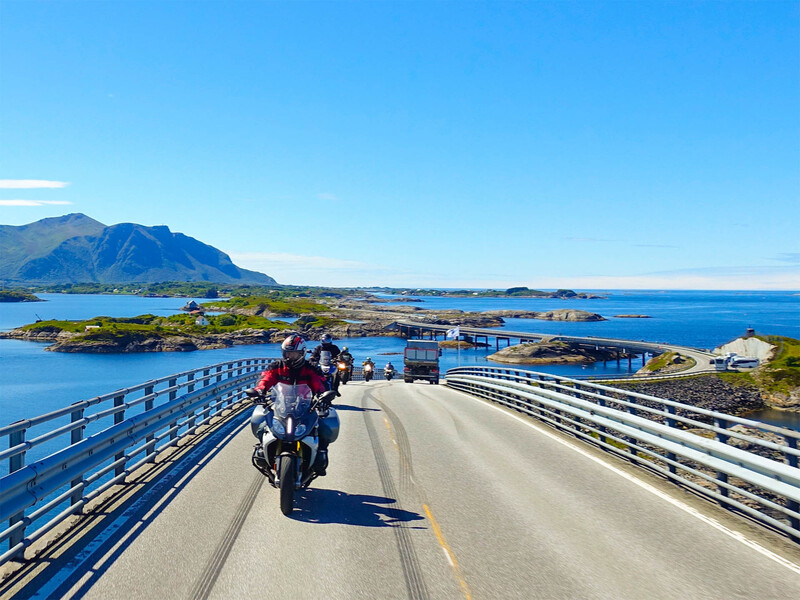 Fjorde und Kurven erwarten euch auf der geführten Norwegen-Motorradtour - Trolle vielleicht auch